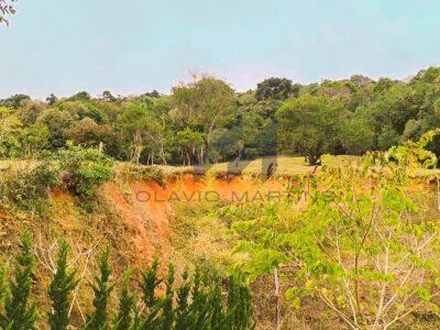 LINDA CASA COM AMPLO TERRENO À VENDA – RIO DO SUL/SC