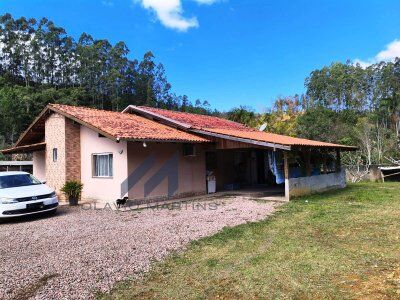 Linda Chácara com Bela Casa à Venda em Lontras – SC