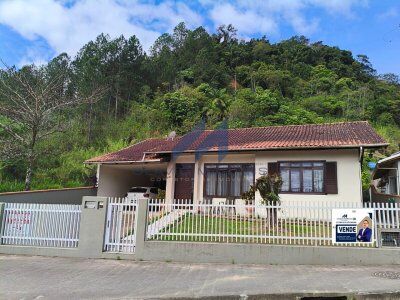 Linda casa a venda no centro de Ibirama SC