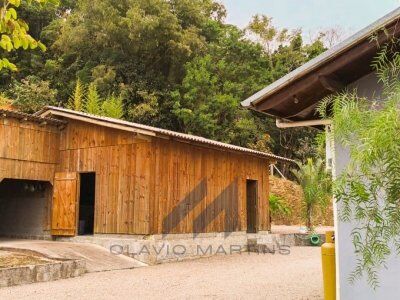 LINDA CASA COM AMPLO TERRENO À VENDA – RIO DO SUL/SC