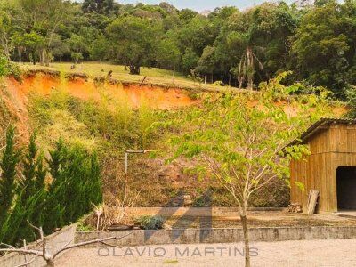 LINDA CASA COM AMPLO TERRENO À VENDA – RIO DO SUL/SC