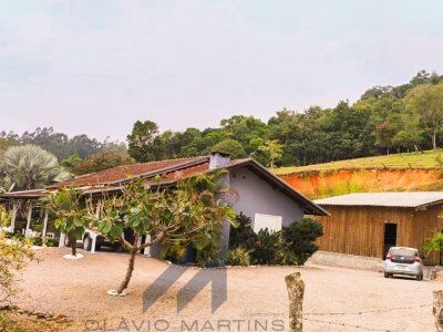 LINDA CASA COM AMPLO TERRENO À VENDA – RIO DO SUL/SC
